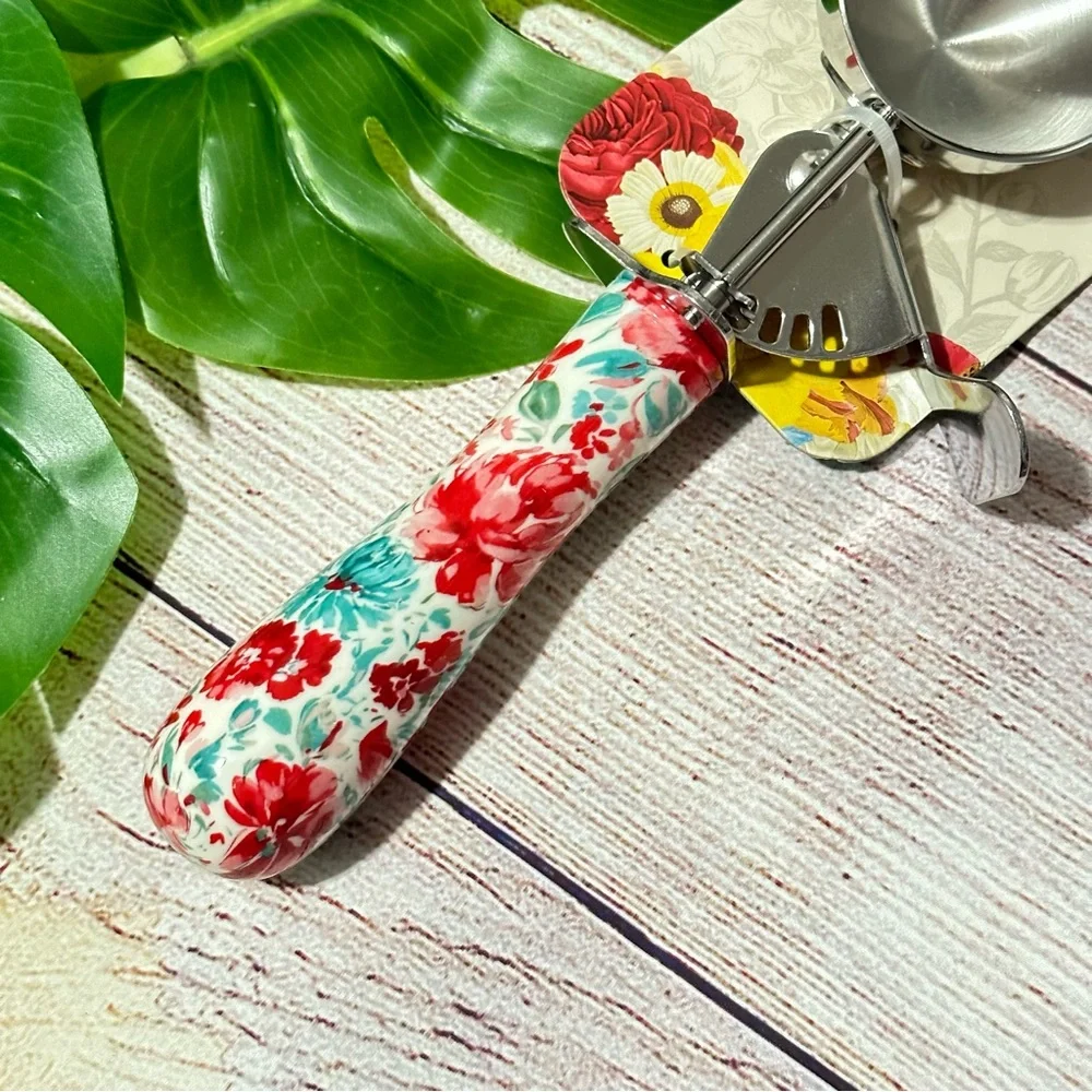 Pioneer Woman Ice Cream Scoop, Measuring Spoons and Juicer NEW